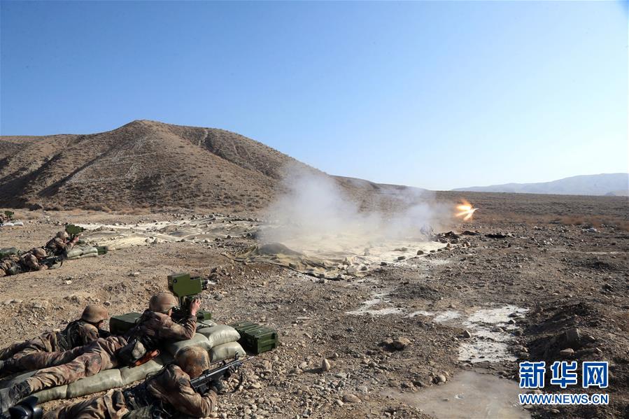 （新華全媒頭條&middot;圖文互動）（2）備戰(zhàn)踏上新起點，練兵展現(xiàn)新氣象&mdash;&mdash;2018中國軍隊新年開訓(xùn)全景大掃描