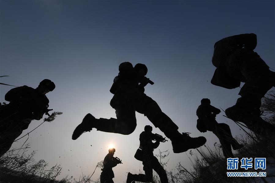 （新華全媒頭條&middot;圖文互動(dòng)）（12）備戰(zhàn)踏上新起點(diǎn)，練兵展現(xiàn)新氣象&mdash;&mdash;2018中國(guó)軍隊(duì)新年開(kāi)訓(xùn)全景大掃描