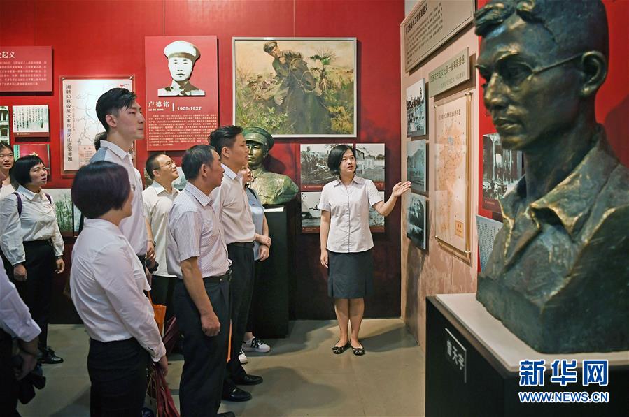 （新華全媒頭條&middot;圖文互動）（7）全黨來一個大學(xué)習(xí)&mdash;&mdash;新時代中國共產(chǎn)黨人的理論自覺