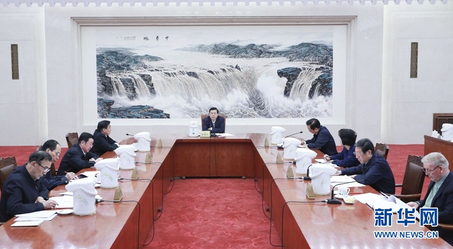 1月22日，中共十二屆全國人大常委會黨組在北京召開會議，認(rèn)真學(xué)習(xí)領(lǐng)會習(xí)近平總書記在黨的十九屆二中全會上的重要講話精神，研究全國人大常委會貫徹落實(shí)全會精神、做好憲法修改相關(guān)工作。全國人大常委會委員長、常委會黨組書記張德江主持會議并講話。新華社記者 丁林 攝