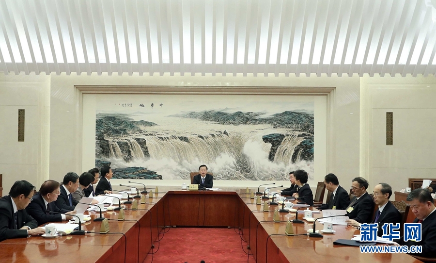 2月23日，十二屆全國(guó)人大常委會(huì)第一百一十三次委員長(zhǎng)會(huì)議在北京人民大會(huì)堂舉行，張德江委員長(zhǎng)主持。 新華社記者 劉衛(wèi)兵 攝