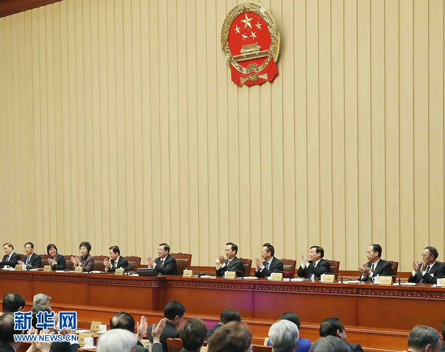 2月24日，全國人大常委會(huì)委員長張德江在北京主持十二屆全國人大常委會(huì)第三十三次會(huì)議閉幕會(huì)。在會(huì)議完成各項(xiàng)表決事項(xiàng)后，張德江發(fā)表講話。新華社記者 劉衛(wèi)兵 攝