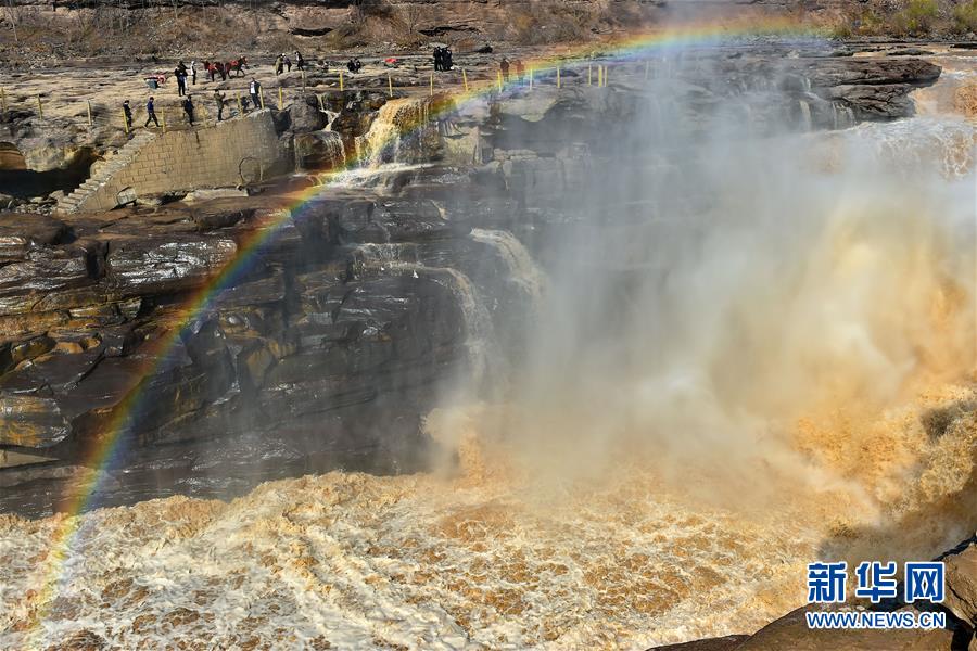 （社會）（2）壺口迎來&ldquo;桃花汛&rdquo; 黃河兩岸架彩虹