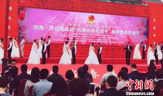 內(nèi)地單身青年婚戀觀引熱議專家建言理性&ldquo;學(xué)會(huì)愛(ài)&rdquo;