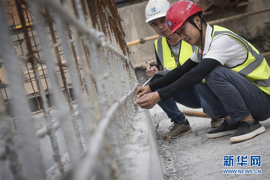 （新時(shí)代奮斗者&middot;圖文互動(dòng)）（1）當(dāng)一群&ldquo;90后&rdquo;與工地相遇&mdash;&mdash;記奮戰(zhàn)在軍運(yùn)會(huì)工地上的90后新農(nóng)民工