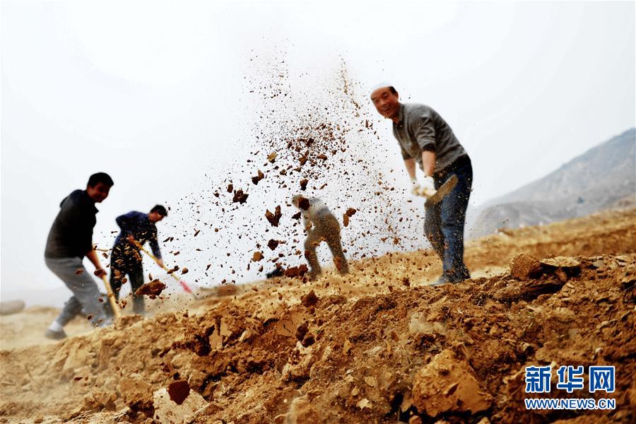 （新華全媒頭條&middot;圖文互動(dòng)）（1）打好脫貧攻堅(jiān)&ldquo;硬仗中的硬仗&rdquo;&mdash;&mdash;寫在深度貧困地區(qū)脫貧攻堅(jiān)座談會(huì)召開(kāi)一周年之際