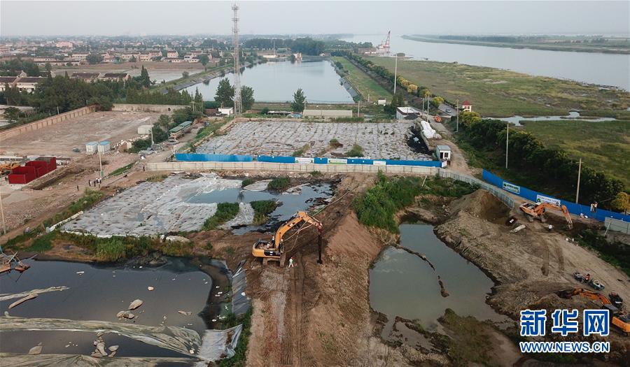 （新華視點(diǎn)&middot;圖文互動）（2）中央督察兩年有的絲毫未改，有的不減反增&mdash;&mdash;江蘇泰興數(shù)萬噸化工廢料和污泥堆放長江邊調(diào)查