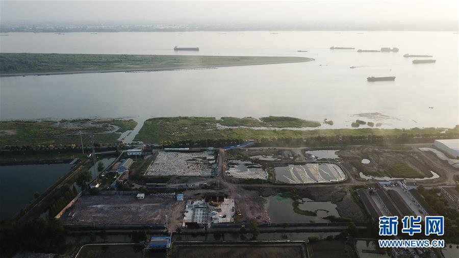 （新華視點(diǎn)&middot;圖文互動）（6）中央督察兩年有的絲毫未改，有的不減反增&mdash;&mdash;江蘇泰興數(shù)萬噸化工廢料和污泥堆放長江邊調(diào)查