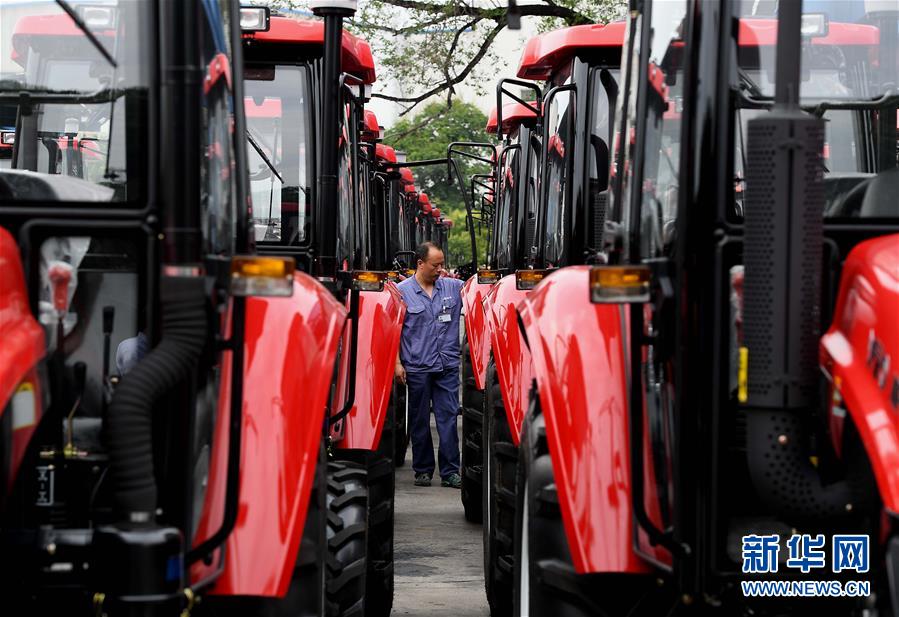 （新華全媒頭條&middot;圖文互動(dòng)）（5）共和國農(nóng)機(jī)工業(yè)&ldquo;長子&rdquo;成長記 