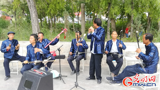 【脫貧攻堅(jiān)在行動(dòng)】全村聯(lián)名信留下好書(shū)記&mdash;&mdash;青海省城上村&ldquo;第一書(shū)記&rdquo;劉貴明這三年