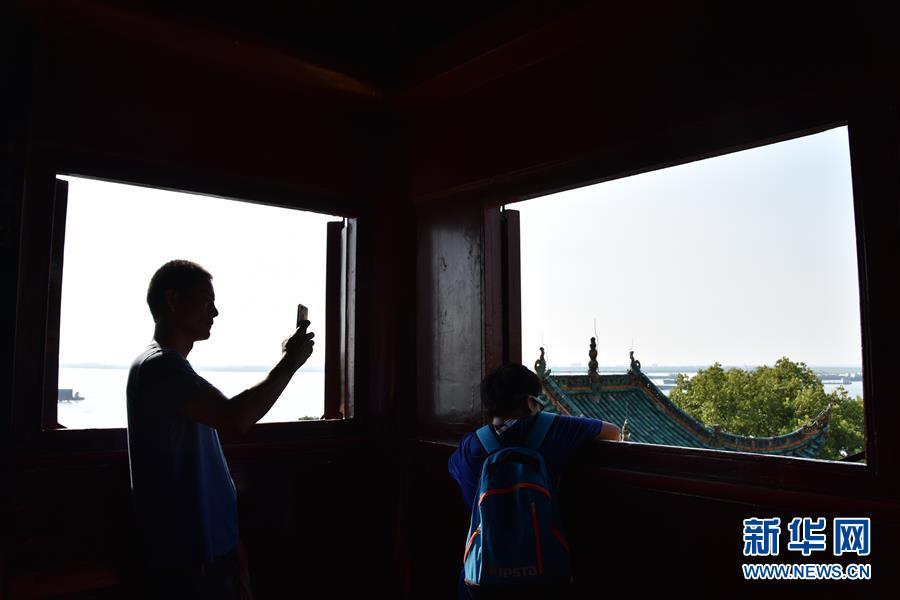 （大江奔流&mdash;&mdash;來自長江經(jīng)濟(jì)帶的報(bào)道&middot;圖文互動(dòng)）（1）登岳陽樓，又見&ldquo;浩浩湯湯&rdquo;