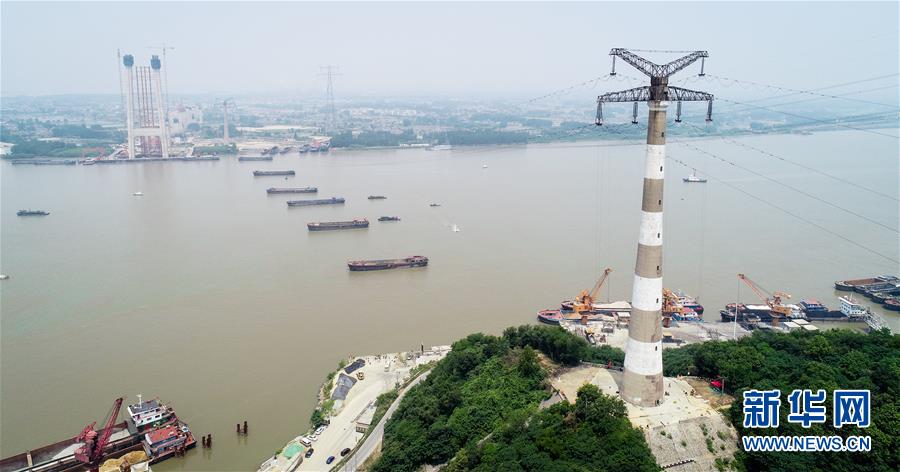 （大江奔流&mdash;&mdash;來(lái)自長(zhǎng)江經(jīng)濟(jì)帶的報(bào)道&middot;新華全媒頭條&middot;圖文互動(dòng)）（3）打造經(jīng)濟(jì)高質(zhì)量發(fā)展的強(qiáng)勁引擎&mdash;&mdash;深入推動(dòng)長(zhǎng)江經(jīng)濟(jì)帶發(fā)展述評(píng)