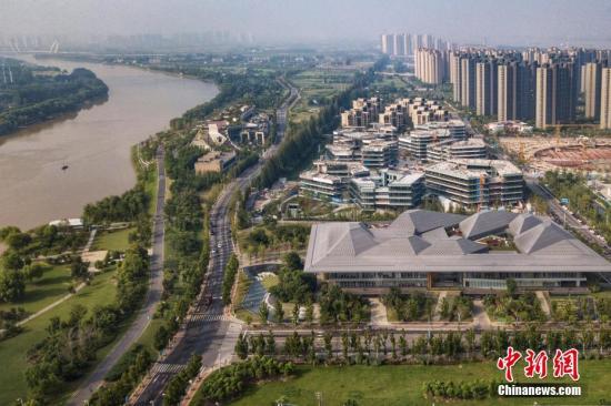 8月9日，航拍南京江心洲新加坡&middot;南京生態(tài)科技島。 <a target='_blank' >中新社</a>記者 泱波 攝