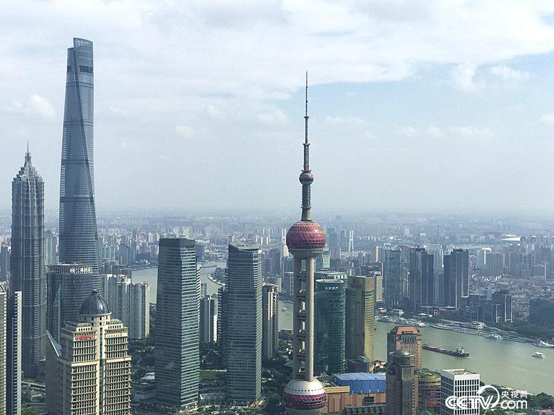 　　長三角更高質(zhì)量的一體化發(fā)展，將建成具有全球競爭力的世界級城市群。圖為上海陸家嘴（孔華/攝）