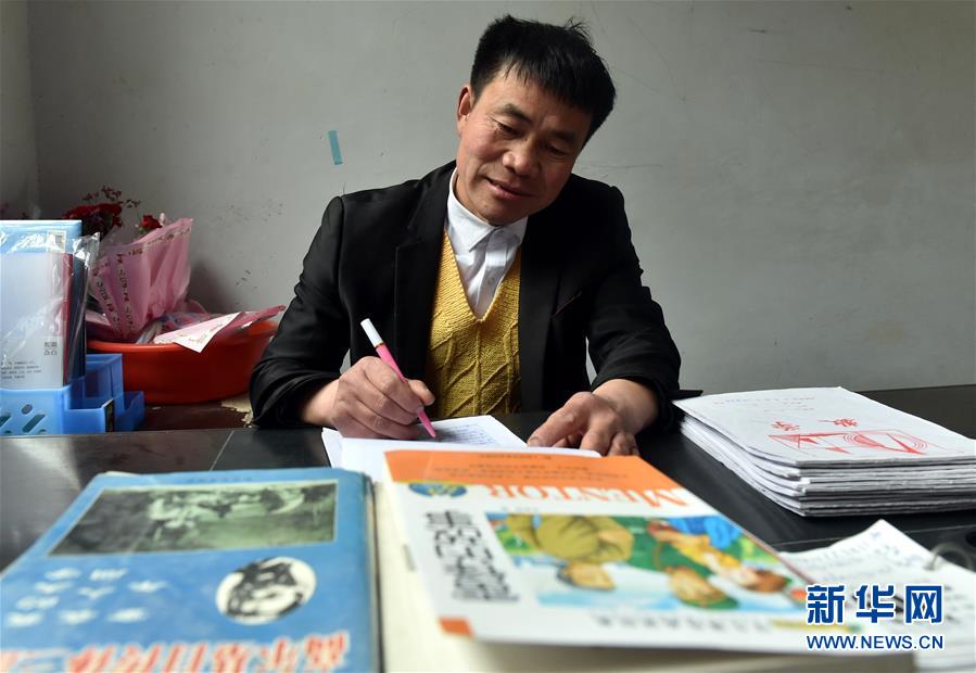 （時代先鋒&middot;圖文互動）（6）伏牛山里好老師張玉滾：挑起孩子們走出大山的希望