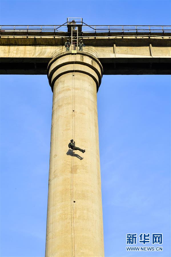 （圖文互動(dòng)）（3）一切為了實(shí)戰(zhàn)&mdash;&mdash;武警部隊(duì)&ldquo;巔峰&rdquo;特戰(zhàn)比武競賽現(xiàn)場見聞