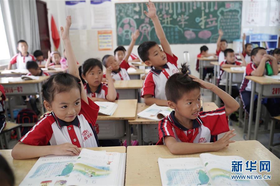 （新華全媒頭條&middot;壯闊東方潮　奮進(jìn)新時(shí)代&mdash;&mdash;慶祝改革開(kāi)放40年&middot;圖文互動(dòng)）（5）小崗，與時(shí)代同行&mdash;&mdash;&ldquo;中國(guó)農(nóng)村改革第一村&rdquo;40年變遷的改革啟示