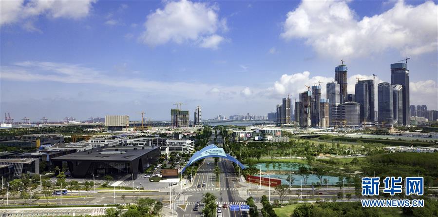 (新時(shí)代國(guó)門行·圖文互動(dòng))(1)深圳:“拓荒牛”犁出“美麗春天”