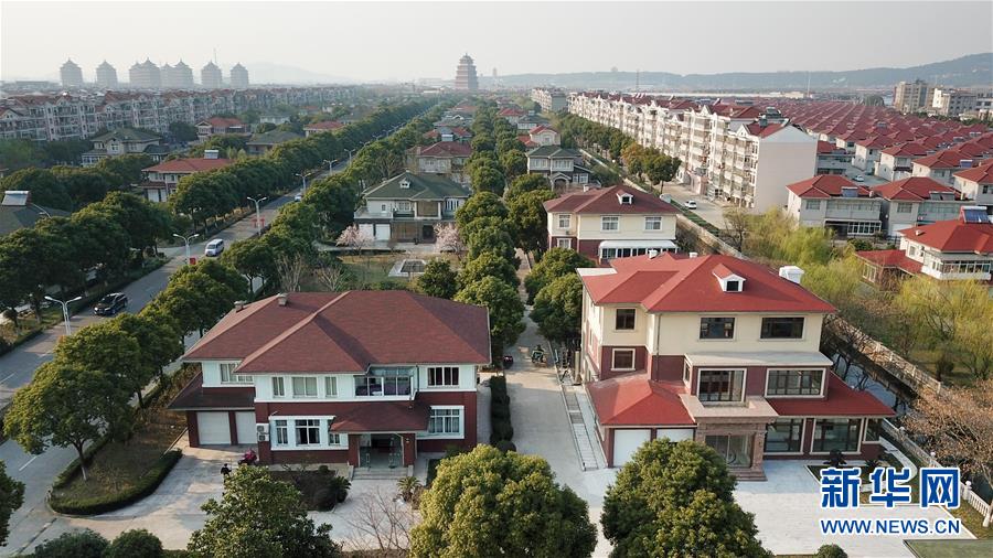 （慶祝改革開放40周年基層行&middot;村莊篇&middot;圖文互動）（3）&ldquo;第一村&rdquo;華西：住房、樓宇刻畫發(fā)展&ldquo;年輪&rdquo;