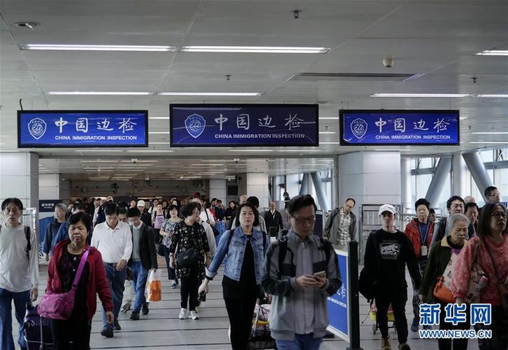 （圖文互動）（4）四十年、一扇窗&mdash;&mdash;兩地值守者眼中的羅湖橋