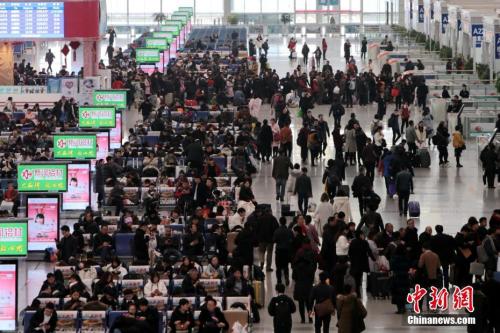 12月25日，西安北車站內人頭攢動。<a target='_blank' ><p  align=