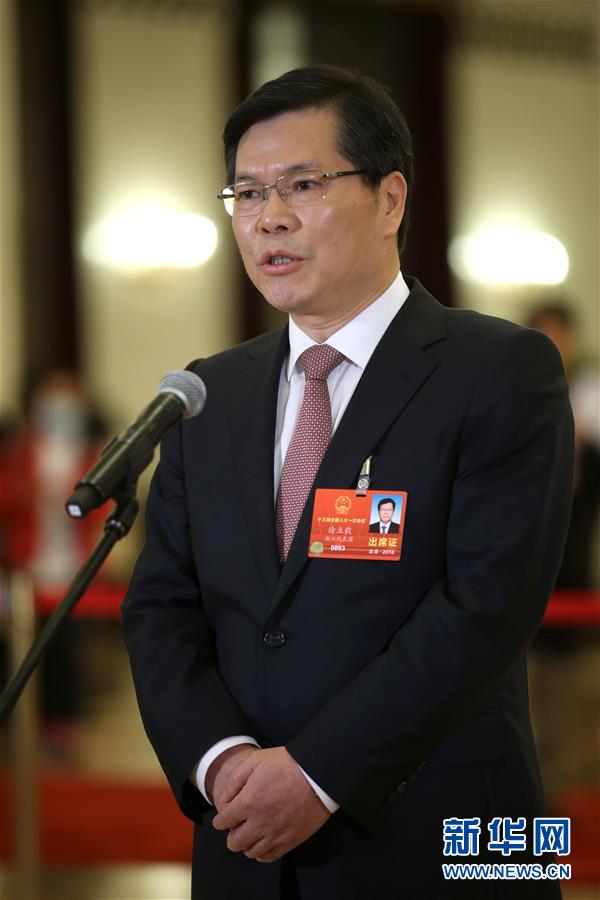 （兩會(huì)&middot;人大開(kāi)幕）（3）全國(guó)人大代表接受采訪