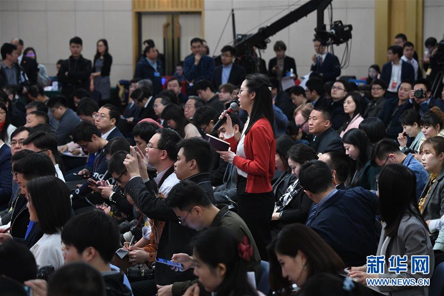 （兩會(huì)&middot;XHDW）（2）國(guó)家發(fā)改委主任何立峰等就&ldquo;創(chuàng)新和完善宏觀調(diào)控，推動(dòng)高質(zhì)量發(fā)展&rdquo;答記者問(wèn)