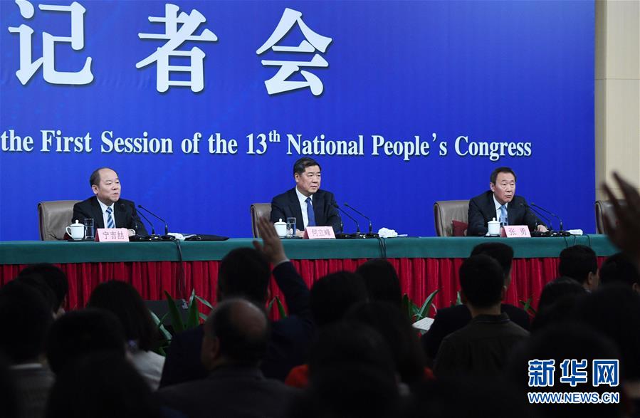 （兩會&middot;XHDW）（3）國家發(fā)改委主任何立峰等就&ldquo;創(chuàng)新和完善宏觀調(diào)控，推動高質(zhì)量發(fā)展&rdquo;答記者問