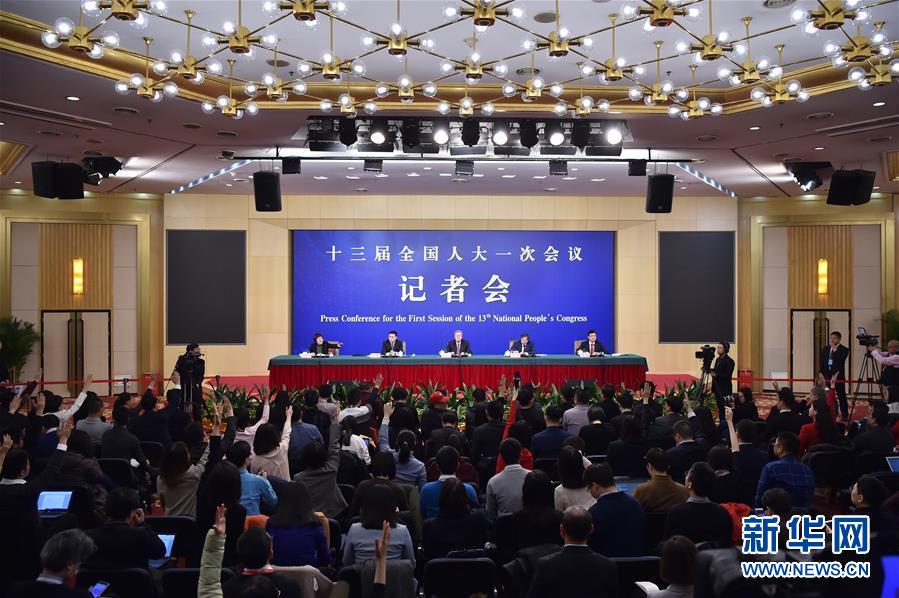 （兩會(huì)&middot;XHDW）（2）中國(guó)人民銀行行長(zhǎng)周小川等就&ldquo;金融改革與發(fā)展&rdquo;答記者問(wèn)