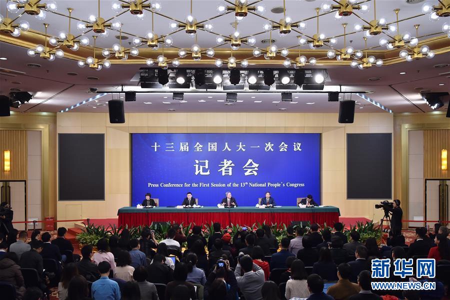 （兩會(huì)&middot;XHDW）（3）中國(guó)人民銀行行長(zhǎng)周小川等就&ldquo;金融改革與發(fā)展&rdquo;答記者問(wèn)