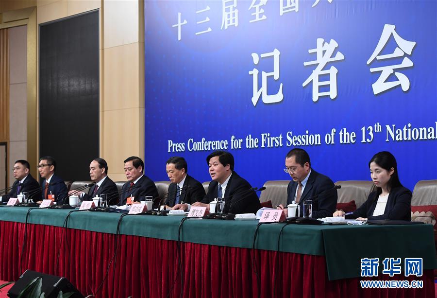 （兩會&middot;XHDW）（3）全國人大相關(guān)負(fù)責(zé)人就&ldquo;人大監(jiān)督工作&rdquo;答記者問