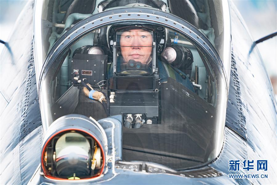 （新華全媒頭條&middot;圖文互動(dòng)）（2）戰(zhàn)鷹，為祖國(guó)奮飛&mdash;&mdash;記空軍航空兵某旅旅長(zhǎng)、特級(jí)飛行員郝井文