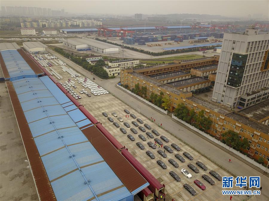 （在習近平新時代中國特色社會主義思想指引下&mdash;&mdash;新時代新作為新篇章&middot;圖文互動）（5）激活新動能 崛起新高地 塑造山水城&mdash;&mdash;重慶推動高質(zhì)量發(fā)展觀察