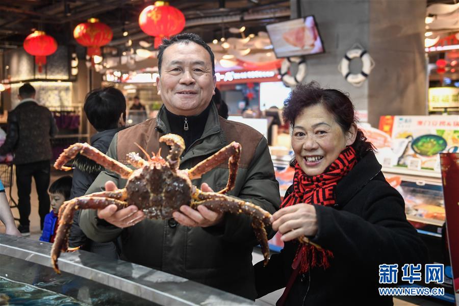 （新華全媒頭條&middot;七樂(lè)無(wú)窮&middot;春節(jié)&middot;圖文互動(dòng)）（2）變化中彰顯中國(guó)發(fā)展活力&mdash;&mdash;透視過(guò)年方式之變