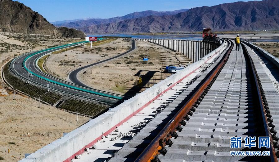 （兩會(huì)前夕看落實(shí)&middot;圖文互動(dòng)）（3）格?；ㄩ_(kāi) 幸福路寬&mdash;&mdash;西藏落實(shí)習(xí)近平總書(shū)記全國(guó)兩會(huì)重要講話(huà)精神紀(jì)實(shí)