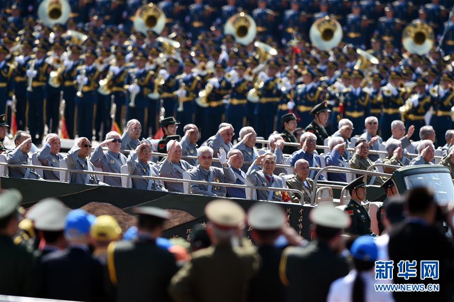 （新華全媒頭條&middot;強軍思想引領(lǐng)新征程&middot;圖文互動）（2）那一刻，我們光榮接受檢閱