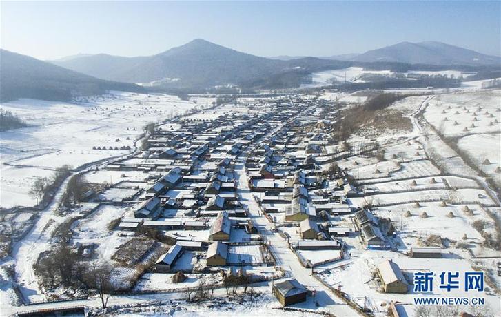 （在習(xí)近平新時(shí)代中國(guó)特色社會(huì)主義思想指引下&mdash;&mdash;新時(shí)代新作為新篇章&middot;圖文互動(dòng)）（1）三年，從無(wú)名小屯到聲名遠(yuǎn)播&mdash;&mdash;這個(gè)&ldquo;雪鄉(xiāng)&rdquo;是如何做到的？