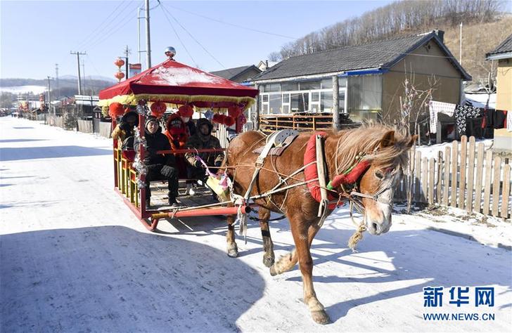 （在習(xí)近平新時(shí)代中國(guó)特色社會(huì)主義思想指引下&mdash;&mdash;新時(shí)代新作為新篇章&middot;圖文互動(dòng)）（4）三年，從無(wú)名小屯到聲名遠(yuǎn)播&mdash;&mdash;這個(gè)&ldquo;雪鄉(xiāng)&rdquo;是如何做到的？