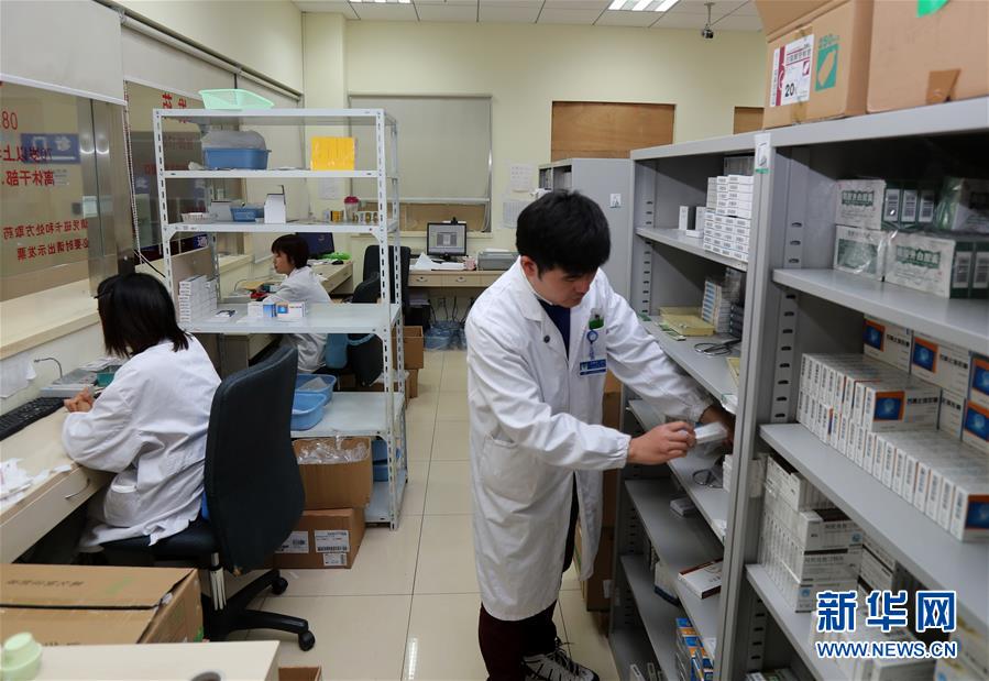 （新華全媒頭條&middot;圖文互動）（1）一粒藥片牽動萬人心，藥品集中采購給你我省了多少？