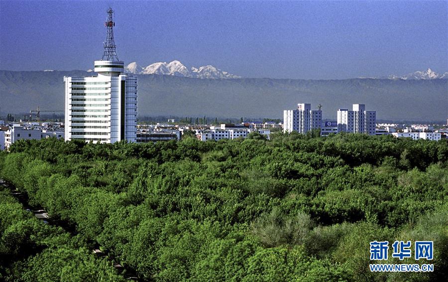 （壯麗70年&middot;奮斗新時代&middot;圖文互動）（2）記者蹲點手記：感受&ldquo;戈壁明珠&rdquo;嶄新容顏