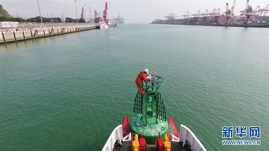 （新華全媒頭條&middot;圖文互動(dòng)）（10）守望&mdash;&mdash;記舢舨洲&ldquo;島主&rdquo;黃燦明一門四代航標(biāo)工