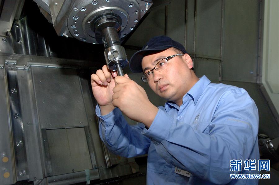 (新華全媒頭條·圖文互動)(3)讓奮斗成為人生最亮麗的底色——寫在2019年“五一”國際勞動節(jié)到來之際