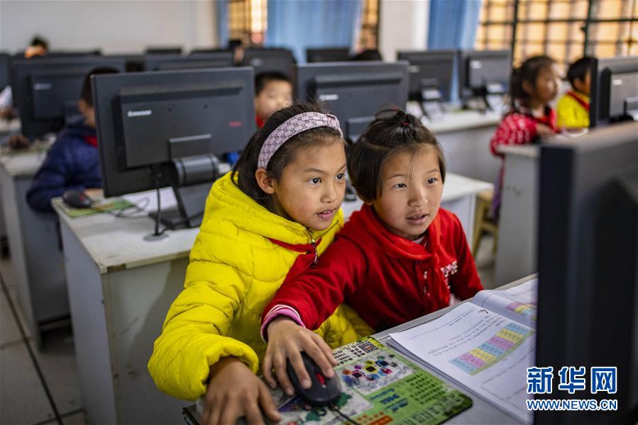 （壯麗70年&middot;奮斗新時代&middot;圖文互動）（10）獨龍江畔，這個民族&ldquo;一躍千年&rdquo;