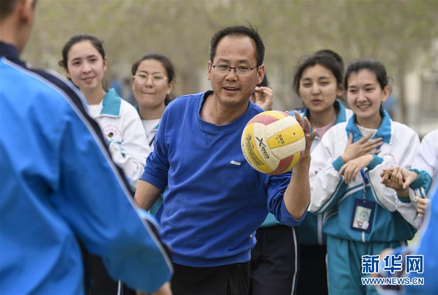 （新華全媒頭條&middot;圖文互動）（6）大漠小城的別樣青春&mdash;&mdash;記內(nèi)地青年學(xué)子扎根新疆且末教書育人