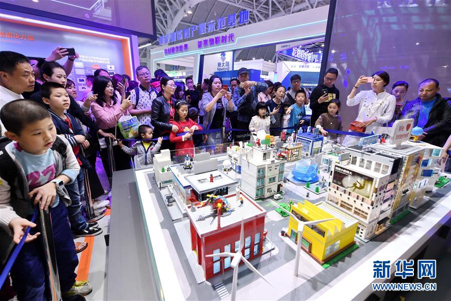 （新華全媒頭條&middot;圖文互動(dòng)）（3）從&ldquo;數(shù)字中國(guó)&rdquo;看中國(guó)發(fā)展新信號(hào)、新亮點(diǎn)、新趨勢(shì)