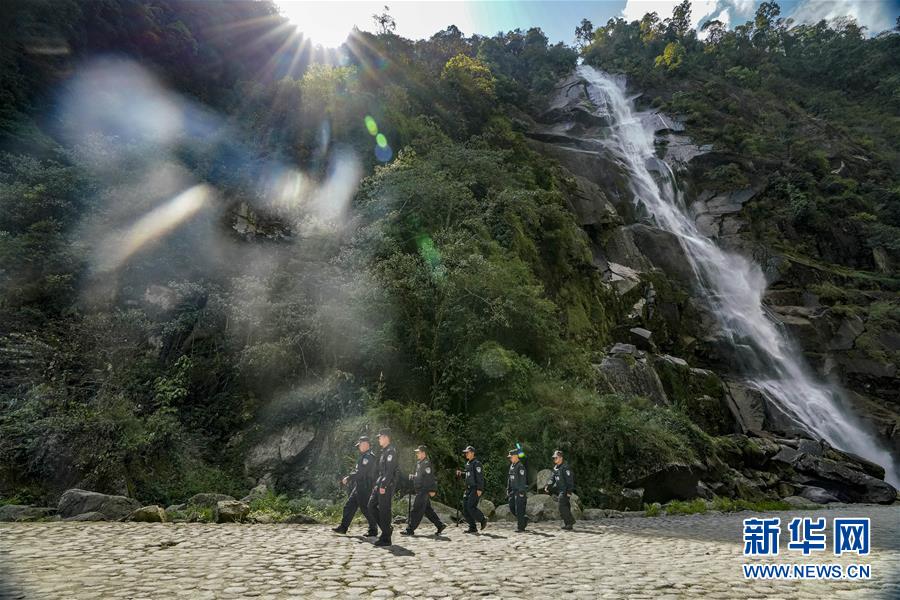 (愛國情 奮斗者·圖文互動(dòng))(3)警民情深——記云南貢山縣獨(dú)龍江鄉(xiāng)邊境派出所