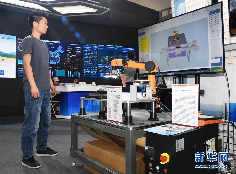 （在習(xí)近平新時(shí)代中國(guó)特色社會(huì)主義思想指引下&mdash;&mdash;新時(shí)代新作為新篇章&middot;圖文互動(dòng)）（3）與中國(guó)服務(wù)貿(mào)易共成長(zhǎng)&mdash;&mdash;&ldquo;多會(huì)合一&rdquo;京交會(huì)開(kāi)啟中國(guó)服貿(mào)&ldquo;新大門(mén)&rdquo;