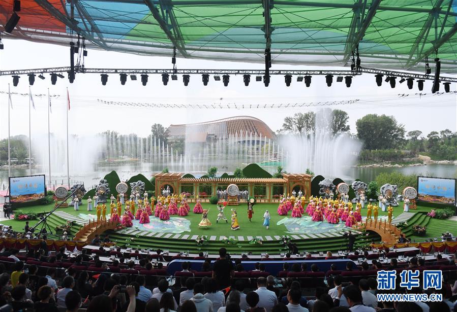 （在習(xí)近平新時(shí)代中國(guó)特色社會(huì)主義思想指引下&mdash;&mdash;新時(shí)代新作為新篇章&middot;圖文互動(dòng)）（1）從世園會(huì)&ldquo;看&rdquo;中國(guó)綠色發(fā)展之路&mdash;&mdash;寫在北京世園會(huì)&ldquo;中國(guó)國(guó)家館日&rdquo;到來(lái)之際