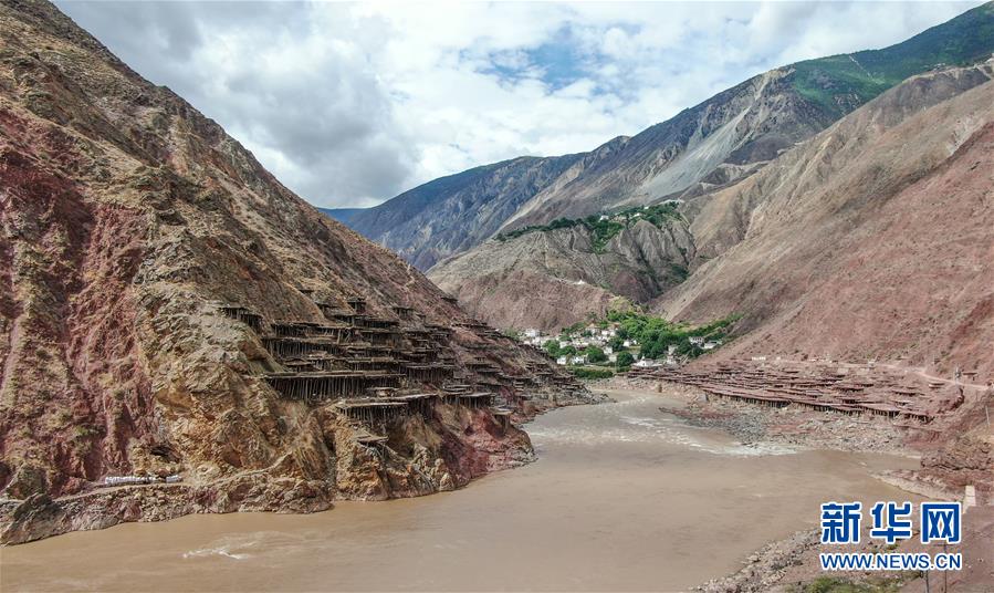 (圖文互動(dòng))(1)大地的饋贈(zèng) 風(fēng)和陽(yáng)光的作品——西藏芒康鹽田的前世今生