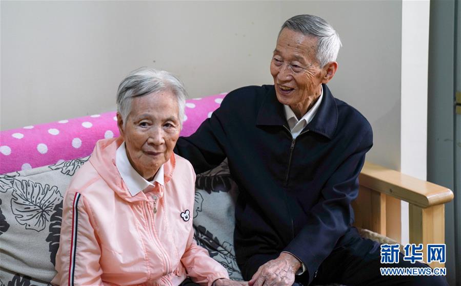 (新華全媒頭條·時(shí)代先鋒·圖文互動(dòng))(9)傳奇的英雄 無悔的忠誠(chéng)——記刑偵痕跡檢驗(yàn)專家崔道植